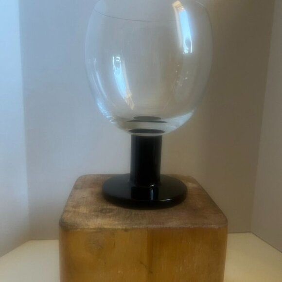 Crate & Barrel Viva Black Grand Wine Glasses Set Of 4 15 oz Discontinued Modern - Picture 3 of 5